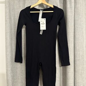 Zara Black Ribbed Long Sleeve Bodysuit